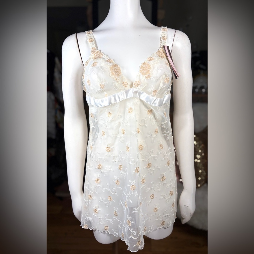 Simone Perele Ivory Sheer Embroidered Floral V-Neck “Paradis” Chemise, Sz M